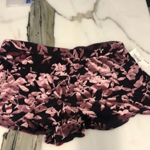 Super Cute Flowy Pink Velvet in Black Shorts,M